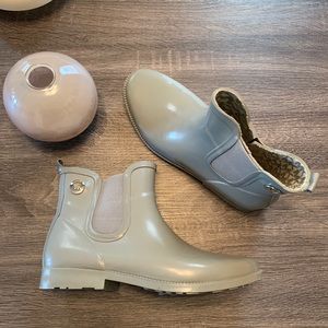 MK Gray Rainboots Rubber